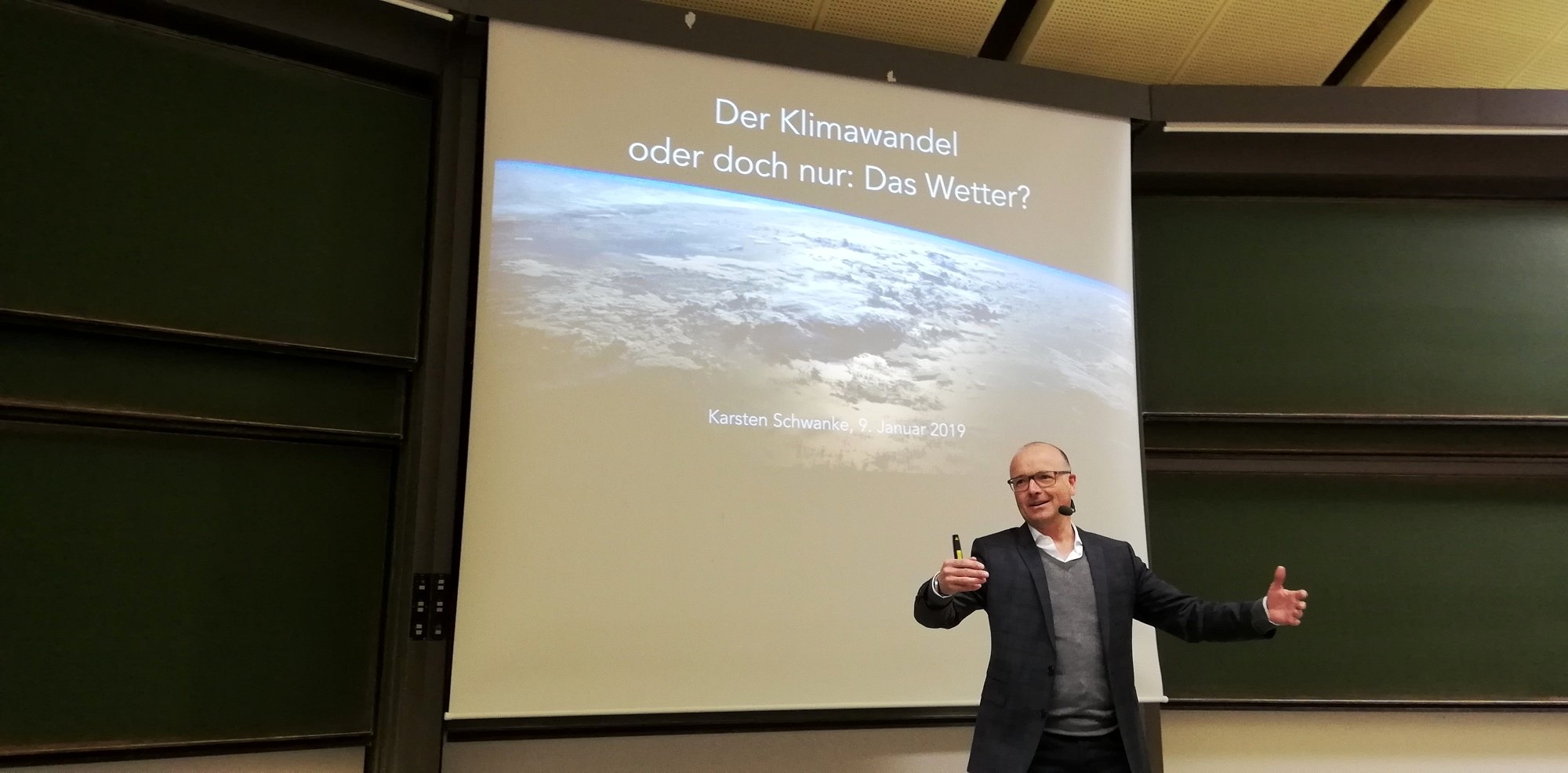 Towards entry "„Der Klimawandel oder doch nur: Das Wetter?“ – Lecture by Karsten Schwanke"