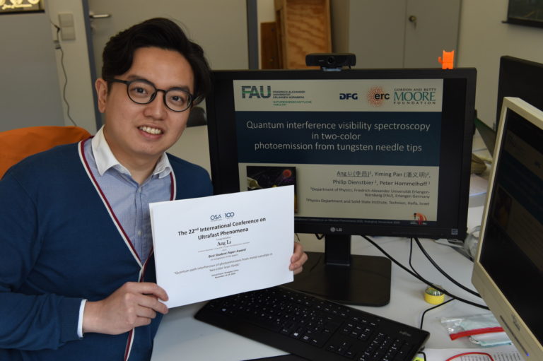 Best Student Paper Award to Ang Li at the 22th International Conference on Ultrafast Phenomena